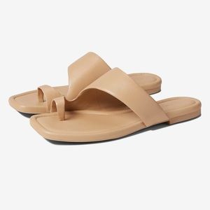 NWOT Vince Dawn Beige Leather Sandals